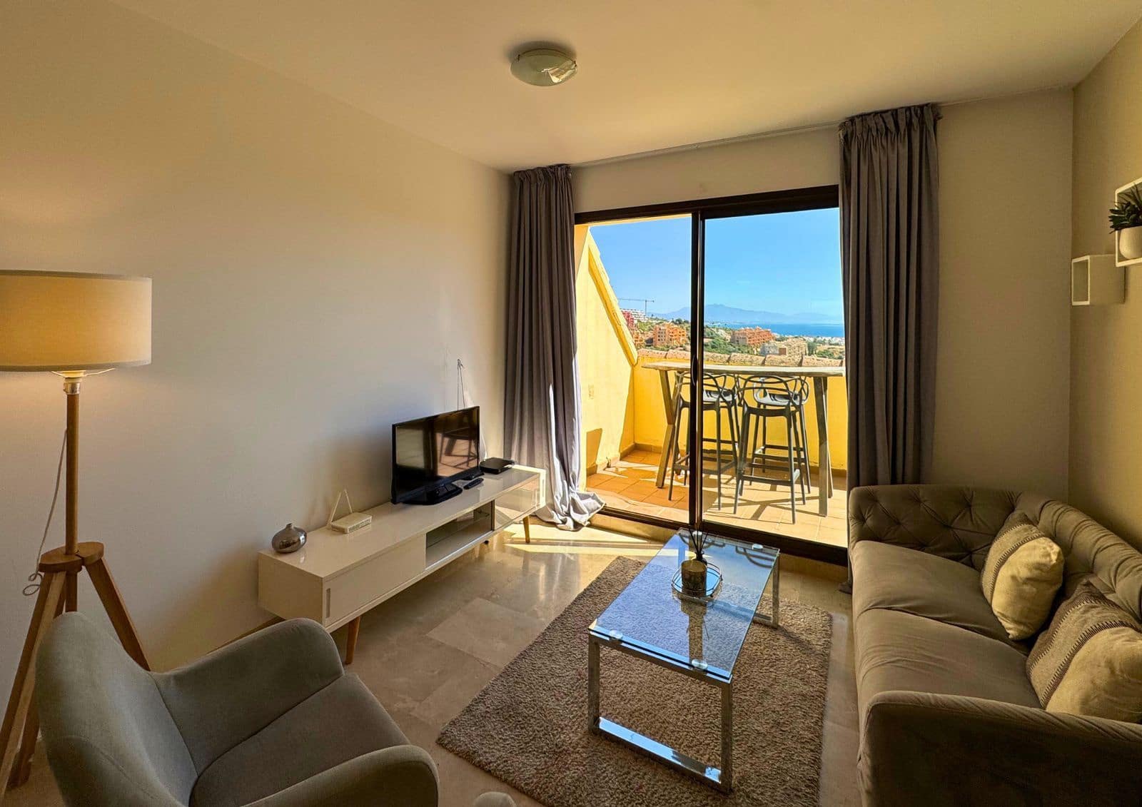 2 bedroom Penthouse for sale in La Duquesa / Puerto de la Duquesa with pool garage - € 223,000 (Ref: 9503200)