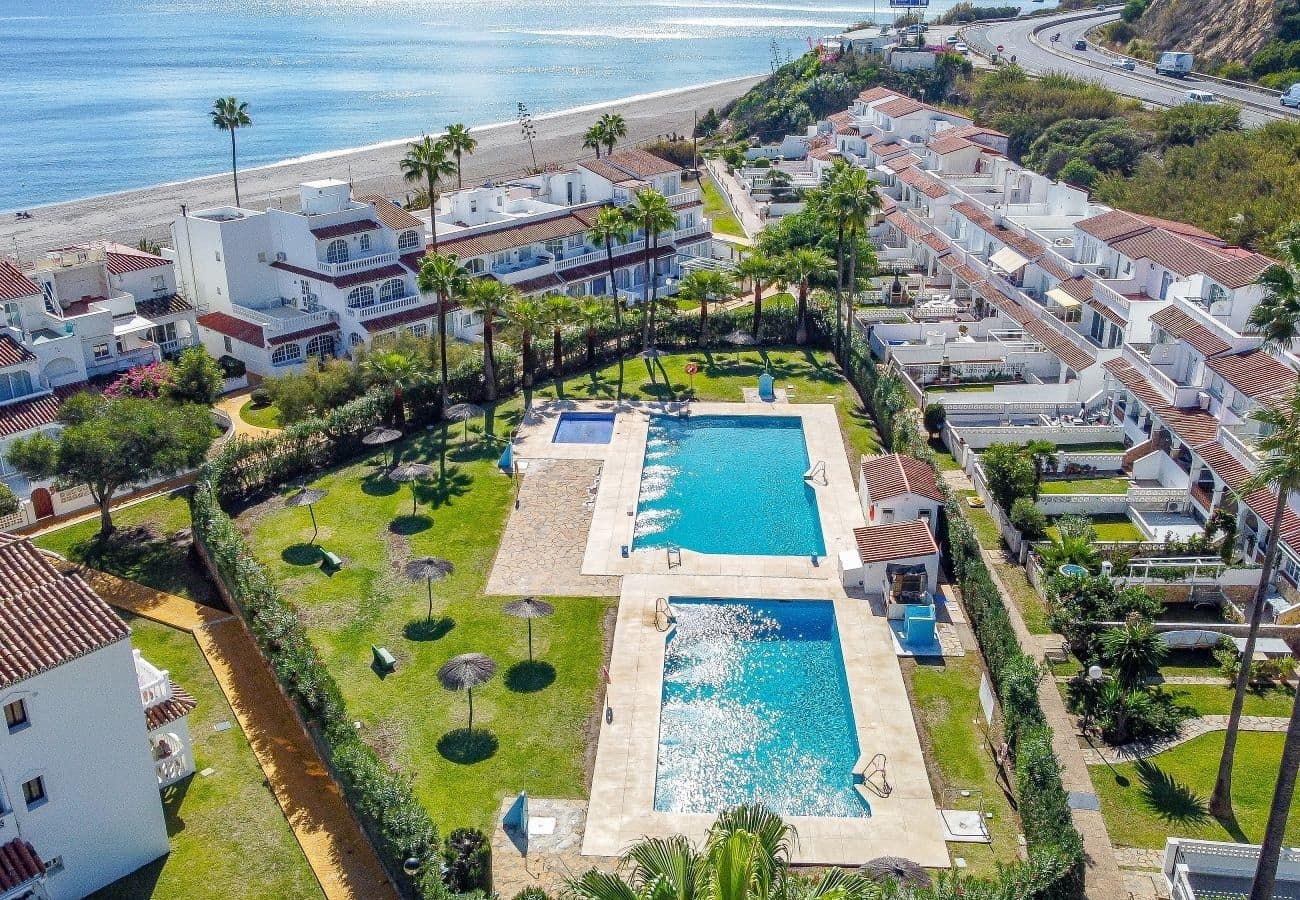 4 bedroom Townhouse for sale in Manilva with pool - € 309,000 (Ref: 9503216)