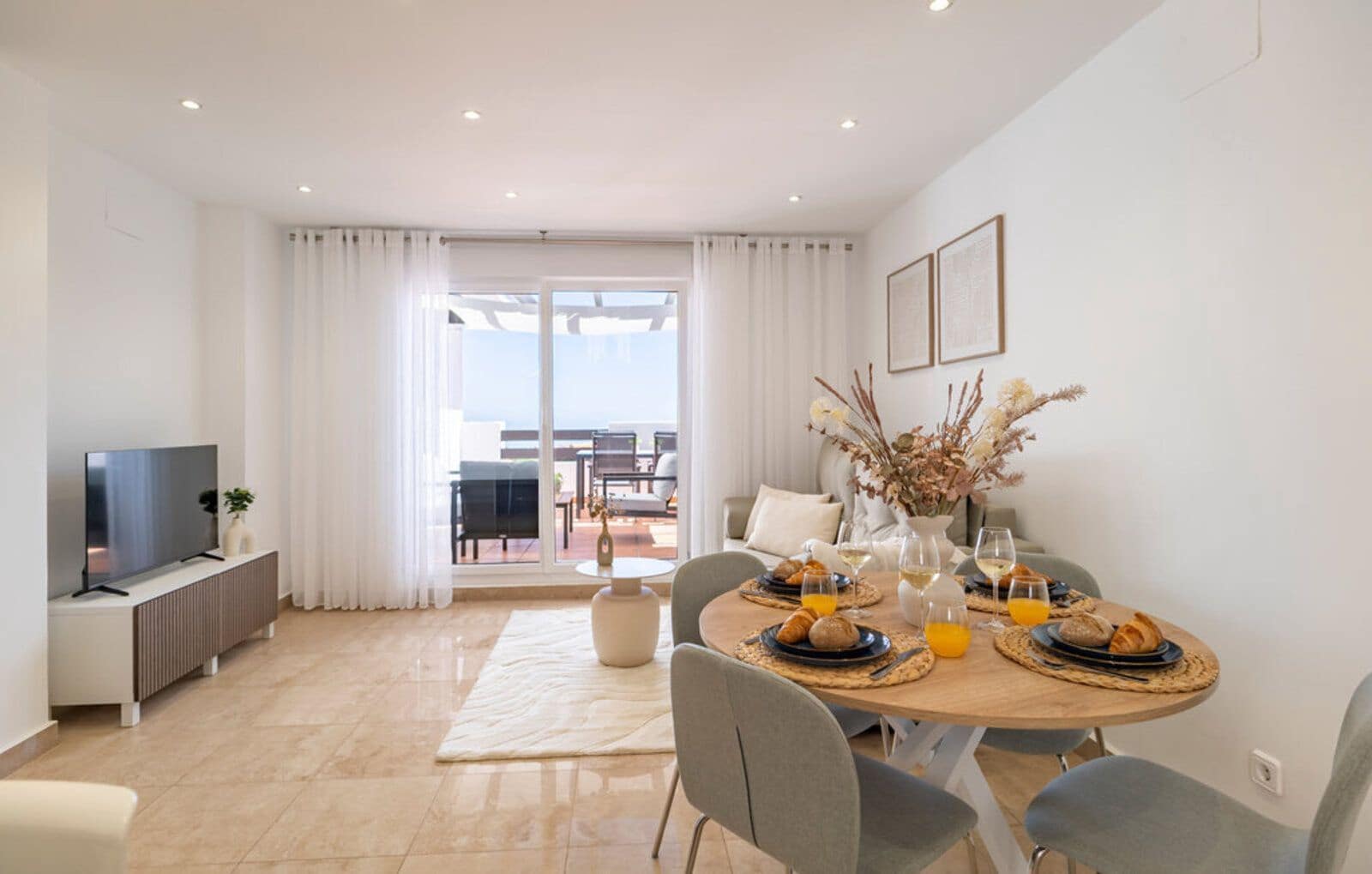 2 bedroom Apartment for sale in Manilva with pool - € 324,000 (Ref: 9503221)