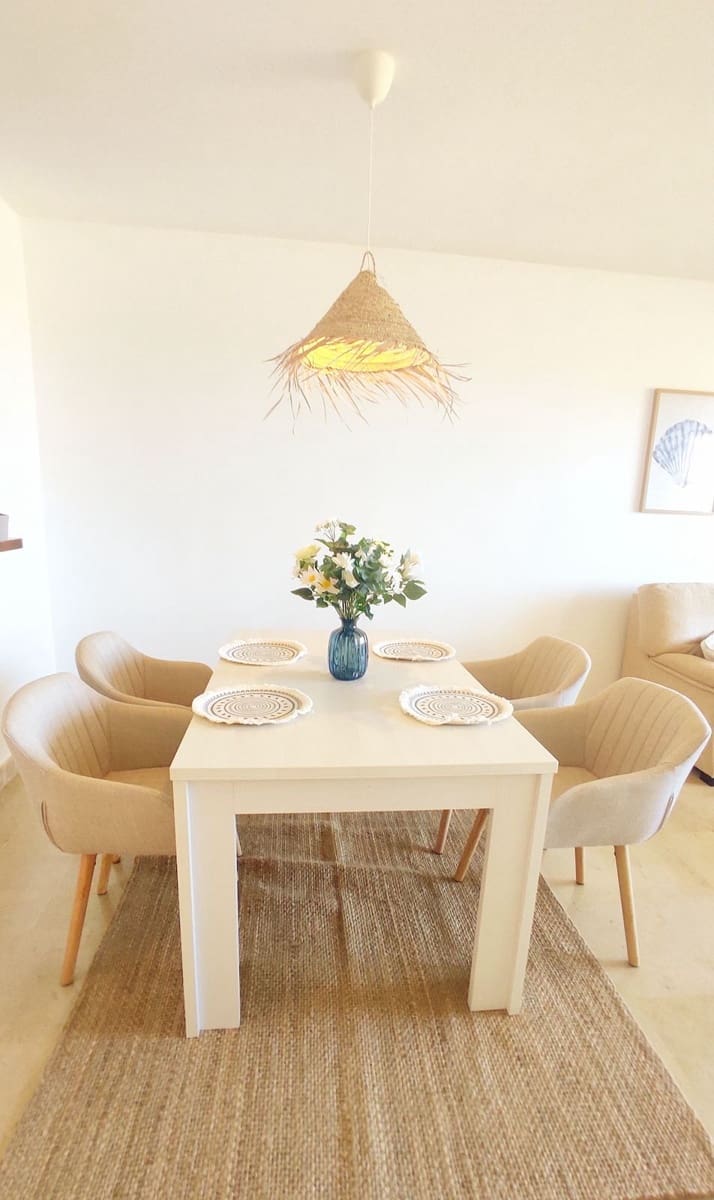 2 bedroom Apartment for sale in La Duquesa / Puerto de la Duquesa with garage - € 260,000 (Ref: 9503244)