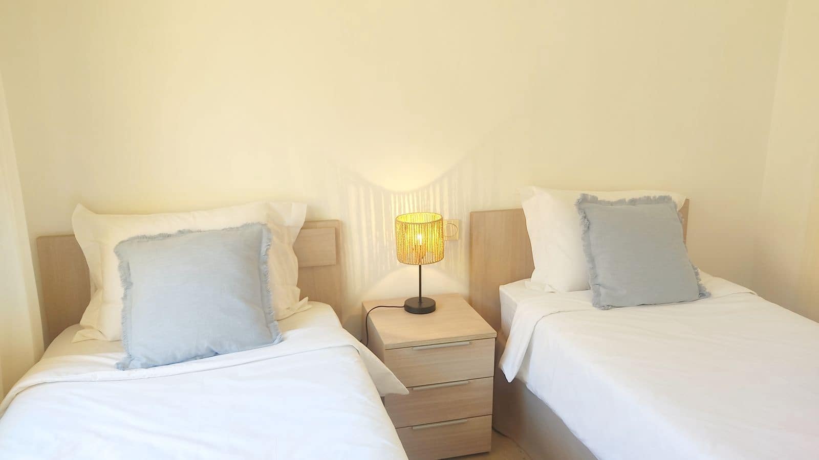 2 bedroom Apartment for sale in La Duquesa / Puerto de la Duquesa with garage - € 260,000 (Ref: 9503244)