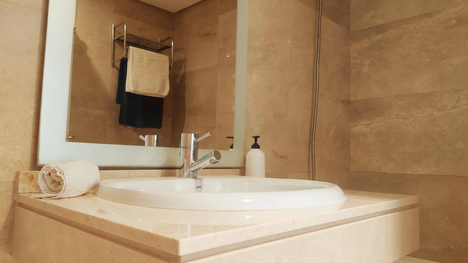 2 bedroom Apartment for sale in La Duquesa / Puerto de la Duquesa with garage - € 260,000 (Ref: 9503244)