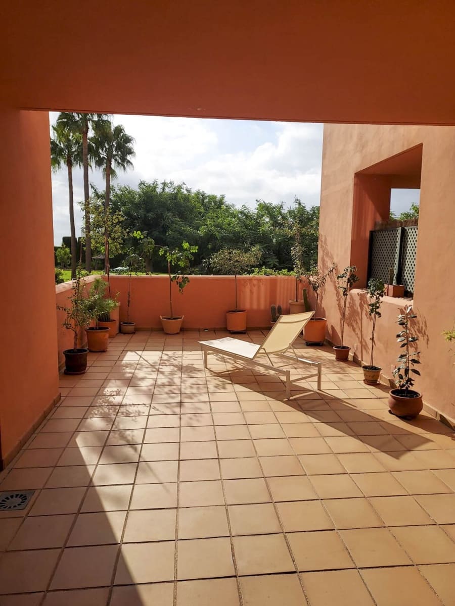 2 bedroom Apartment for sale in La Duquesa / Puerto de la Duquesa with pool garage - € 329,000 (Ref: 9503309)