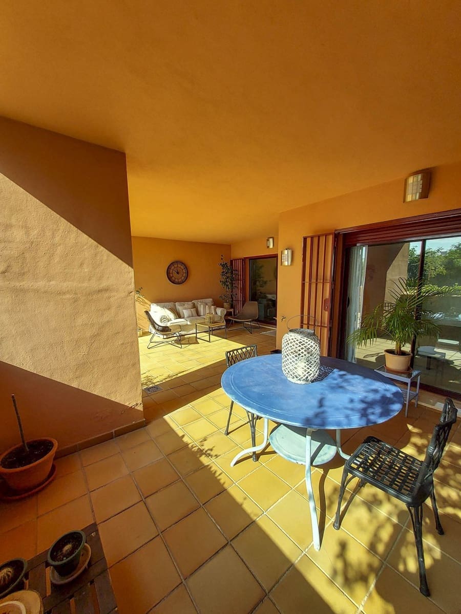 2 bedroom Apartment for sale in La Duquesa / Puerto de la Duquesa with pool garage - € 329,000 (Ref: 9503309)