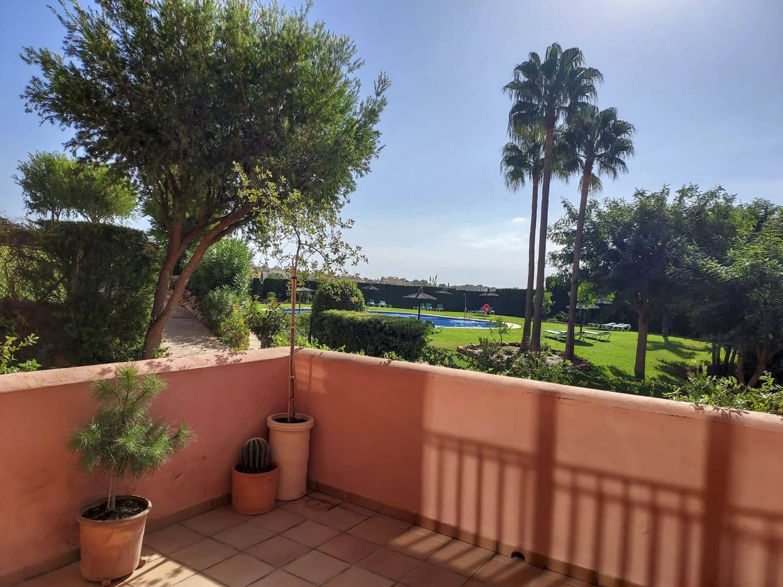 2 bedroom Apartment for sale in La Duquesa / Puerto de la Duquesa with pool garage - € 329,000 (Ref: 9503309)