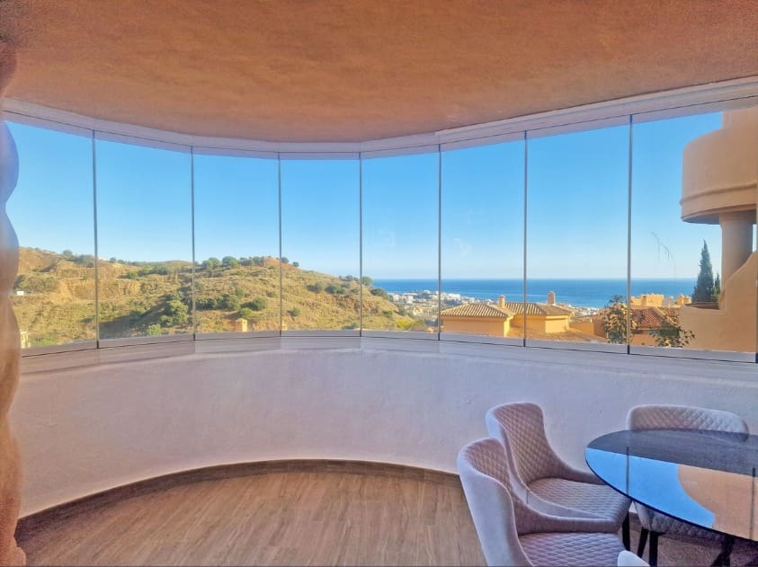 3 bedroom Apartment for sale in Calahonda with pool - € 395,000 (Ref: 9503313)