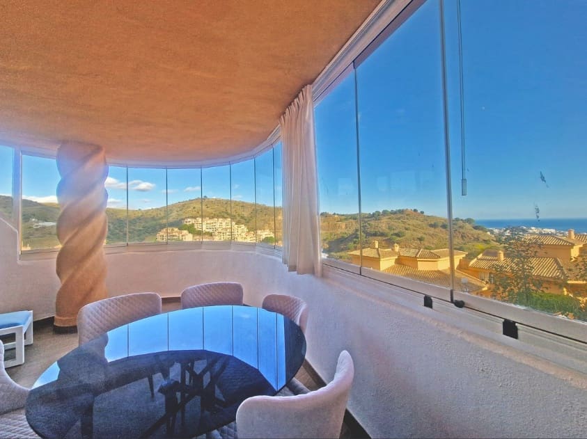 3 bedroom Apartment for sale in Calahonda with pool - € 395,000 (Ref: 9503313)