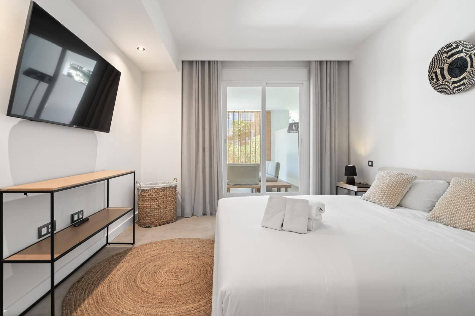 2 bedroom Apartment for sale in New Golden Mile with pool - € 450,000 (Ref: 9503314)