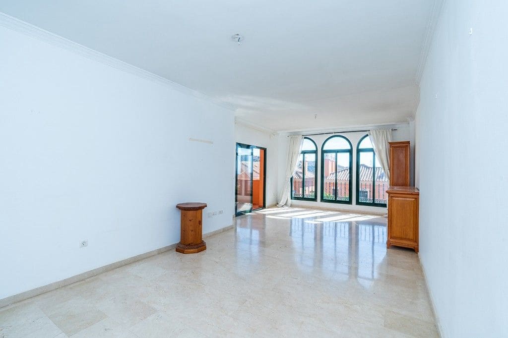 2 bedroom Apartment for sale in Elviria with pool - € 310,000 (Ref: 9503321)