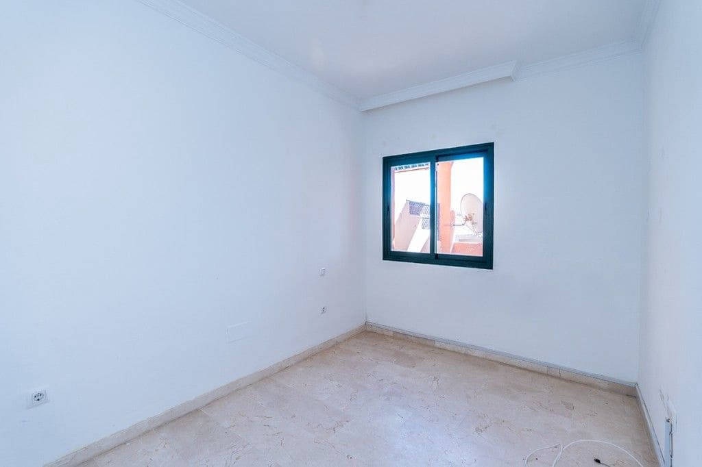 2 bedroom Apartment for sale in Elviria with pool - € 310,000 (Ref: 9503321)