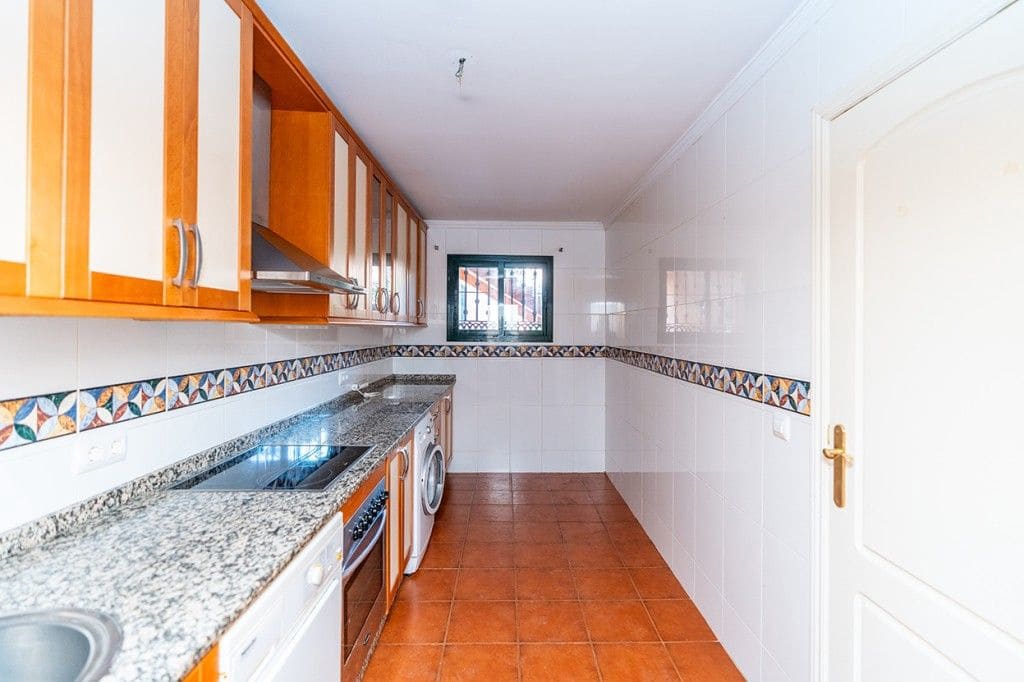 2 bedroom Apartment for sale in Elviria with pool - € 310,000 (Ref: 9503321)