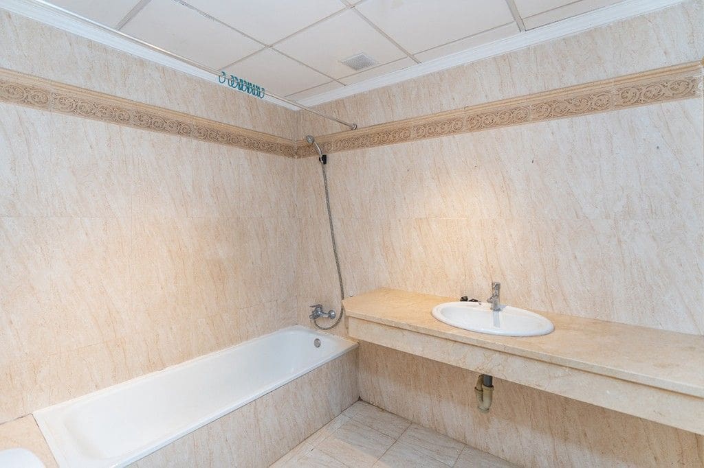 2 bedroom Apartment for sale in Elviria with pool - € 310,000 (Ref: 9503321)