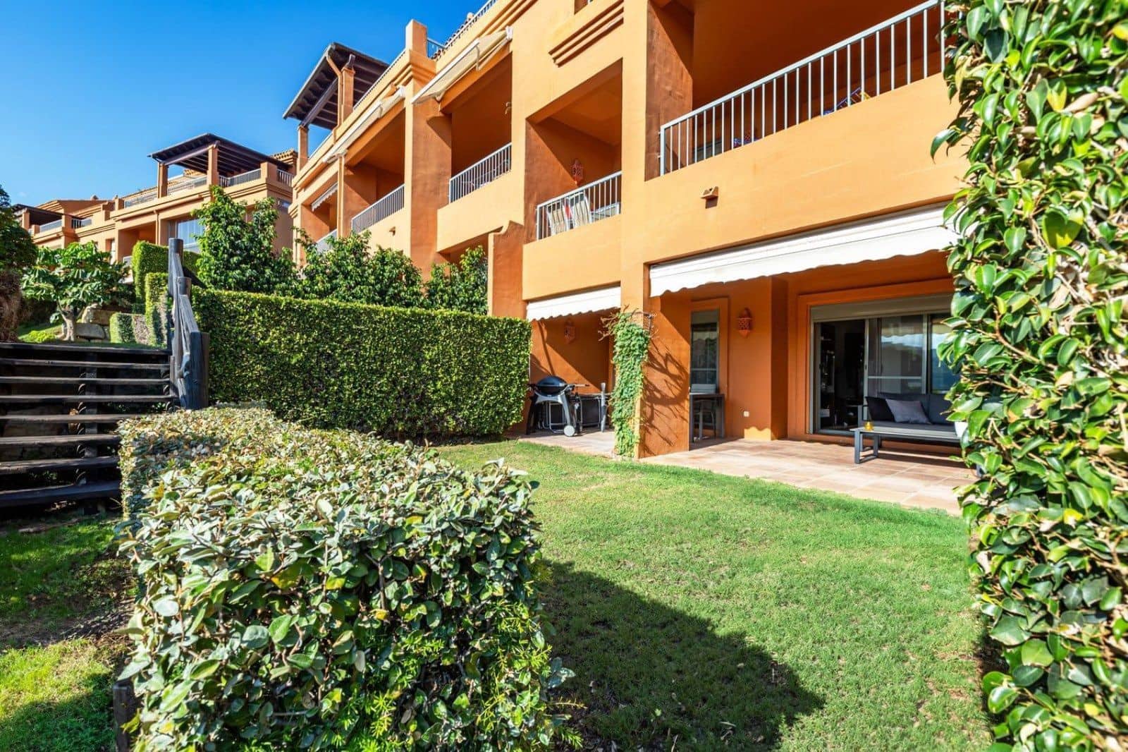 2 bedroom Apartment for sale in Benahavis with pool garage - € 450,000 (Ref: 9506189)