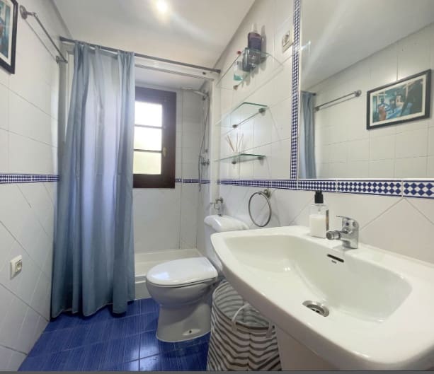 2 bedroom Apartment for sale in La Duquesa / Puerto de la Duquesa with garage - € 292,000 (Ref: 9506211)