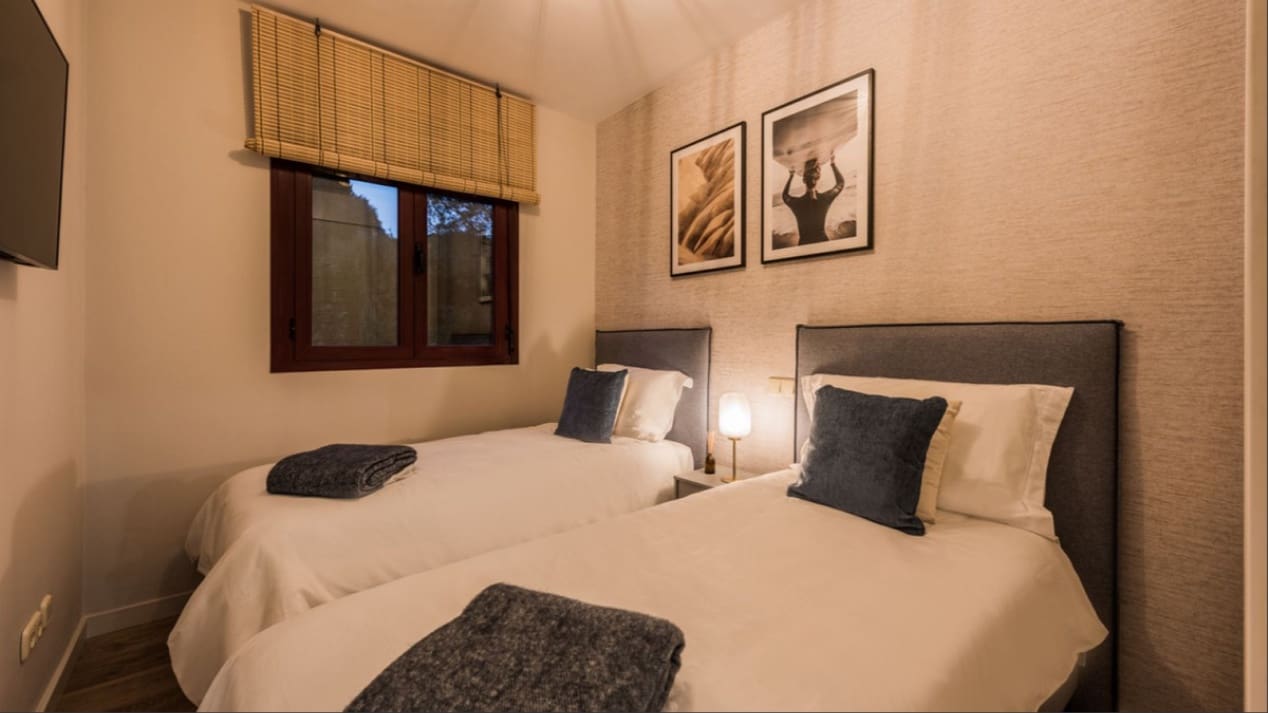 2 soverom Leilighet til salgs i El Paraiso med svømmebasseng garasje - € 360 000 (Ref: 9506222)