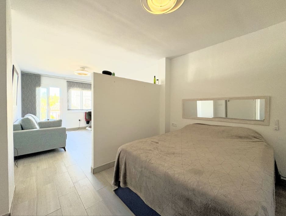 3 bedroom Townhouse for sale in La Duquesa / Puerto de la Duquesa with garage - € 425,000 (Ref: 9506397)