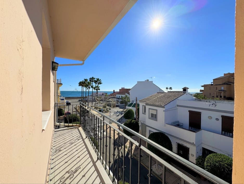 3 bedroom Townhouse for sale in La Duquesa / Puerto de la Duquesa with garage - € 425,000 (Ref: 9506397)