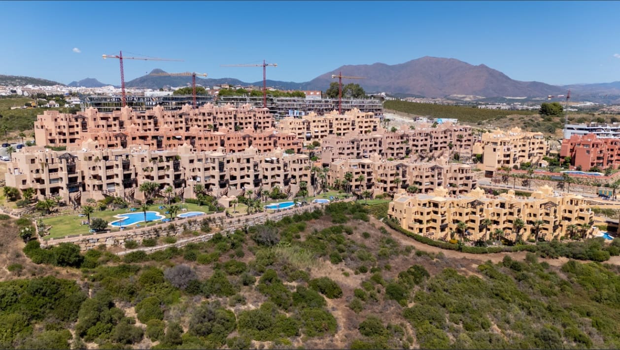 2 soveværelse Lejlighed til salg i San Luis de Sabinillas med swimmingpool - € 266.000 (Ref: 9520969)