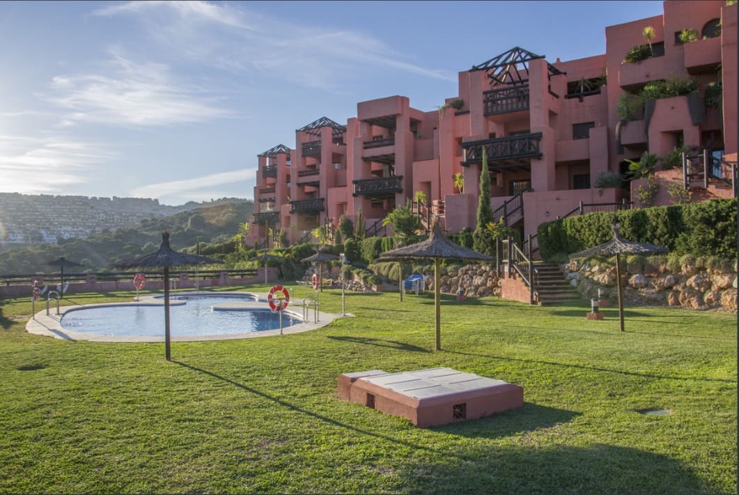 2 sovrum Lägenhet till salu i San Luis de Sabinillas med pool - 266 000 € (Ref: 9522803)