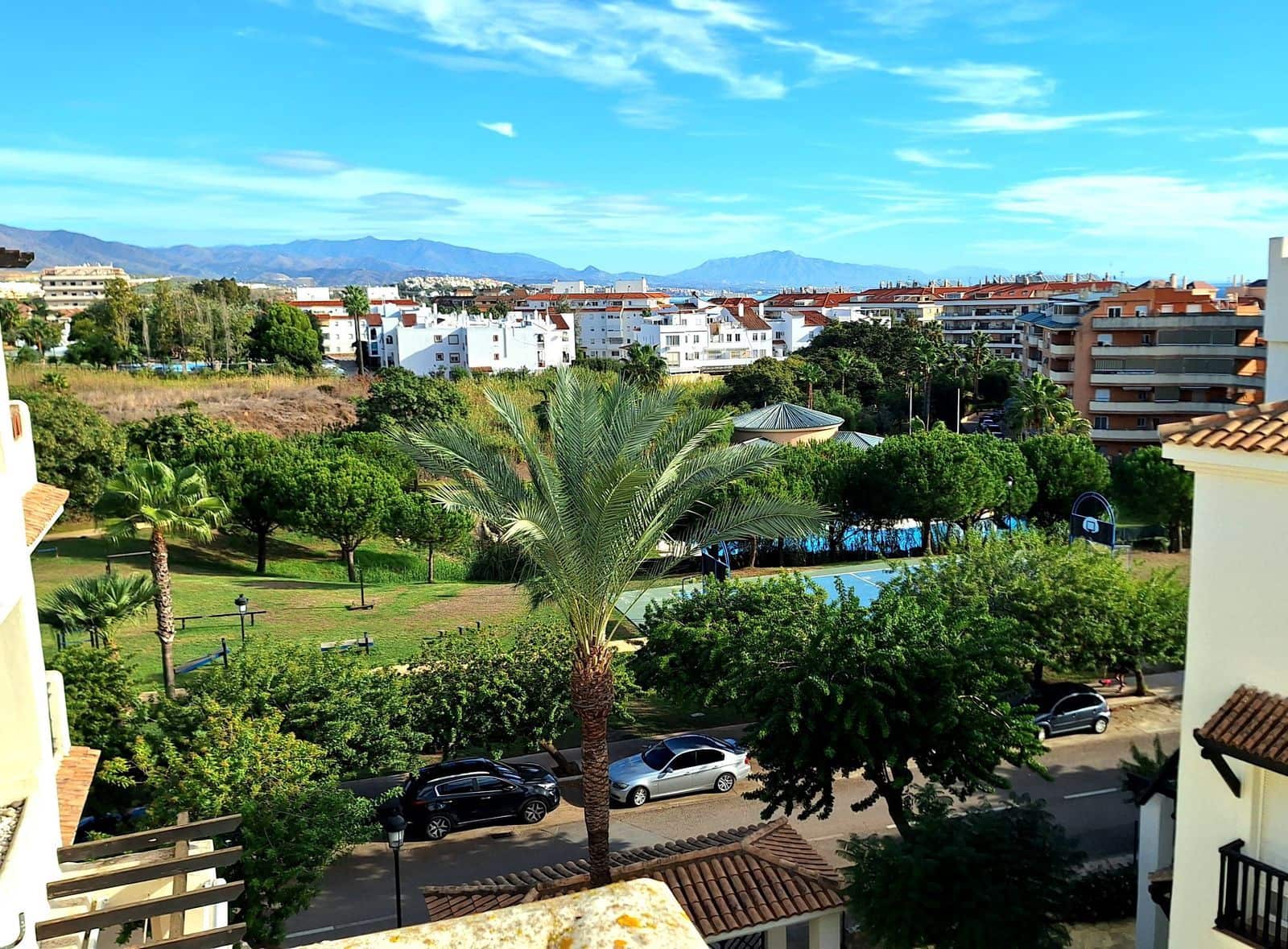 2 makuuhuone Kattohuoneisto myytävänä paikassa La Duquesa / Puerto de la Duquesa mukana uima-altaan - 295 000 € (Ref: 9524748)