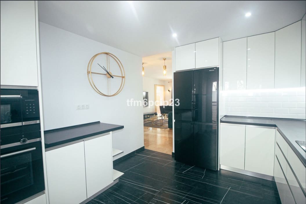 3 camera da letto Villetta Bifamiliare in vendita in La Duquesa / Puerto de la Duquesa con garage - 399.000 € (Rif: 9536360)