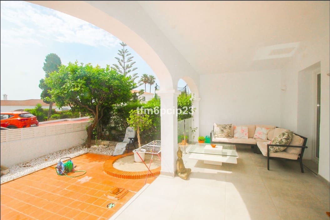 3 camera da letto Villetta Bifamiliare in vendita in La Duquesa / Puerto de la Duquesa con garage - 399.000 € (Rif: 9536360)