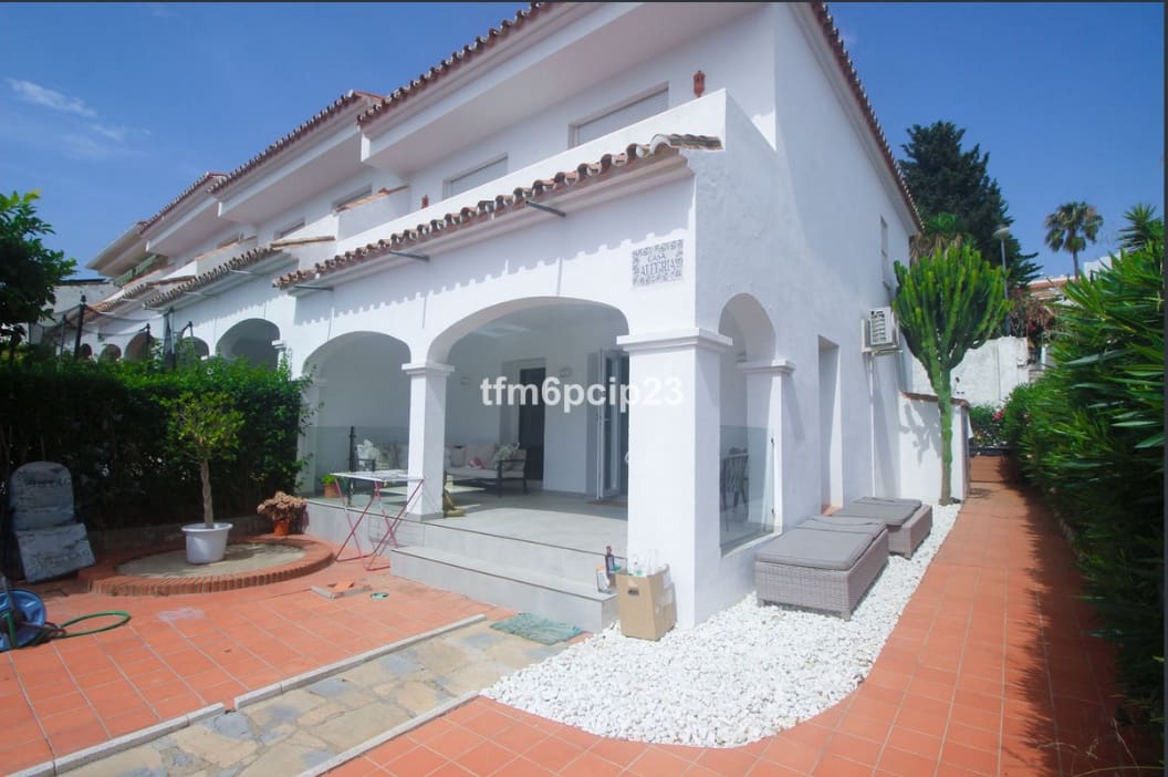 3 soverom Kjedet enebolig til salgs i La Duquesa / Puerto de la Duquesa med garasje - € 399 000 (Ref: 9537434)