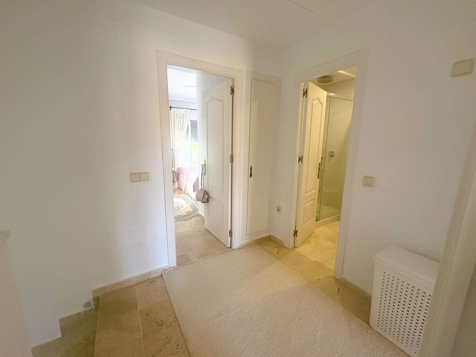 3 quarto Casa em Banda para venda em La Duquesa / Puerto de la Duquesa com piscina - 385 000 € (Ref: 9538612)