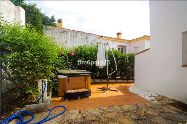 Pareado de 3 habitaciones en La Duquesa / Puerto de la Duquesa, Manilva en venta con garaje - 399.000 € (Ref: 9557358)