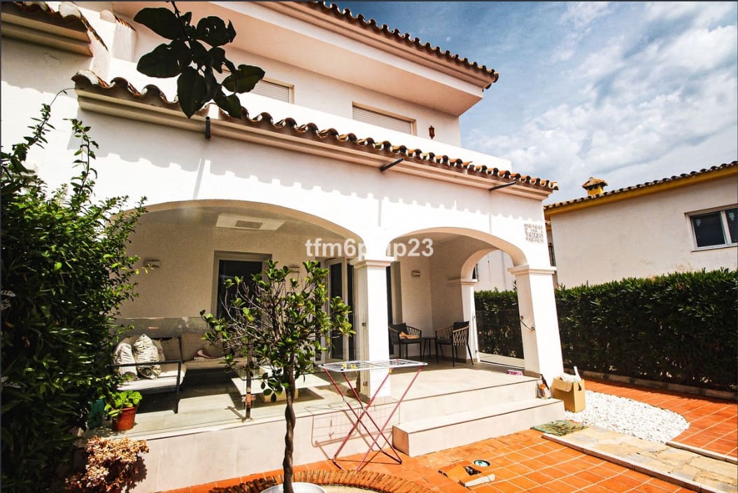 3 quarto Moradia Geminada para venda em La Duquesa / Puerto de la Duquesa com garagem - 399 000 € (Ref: 9557358)