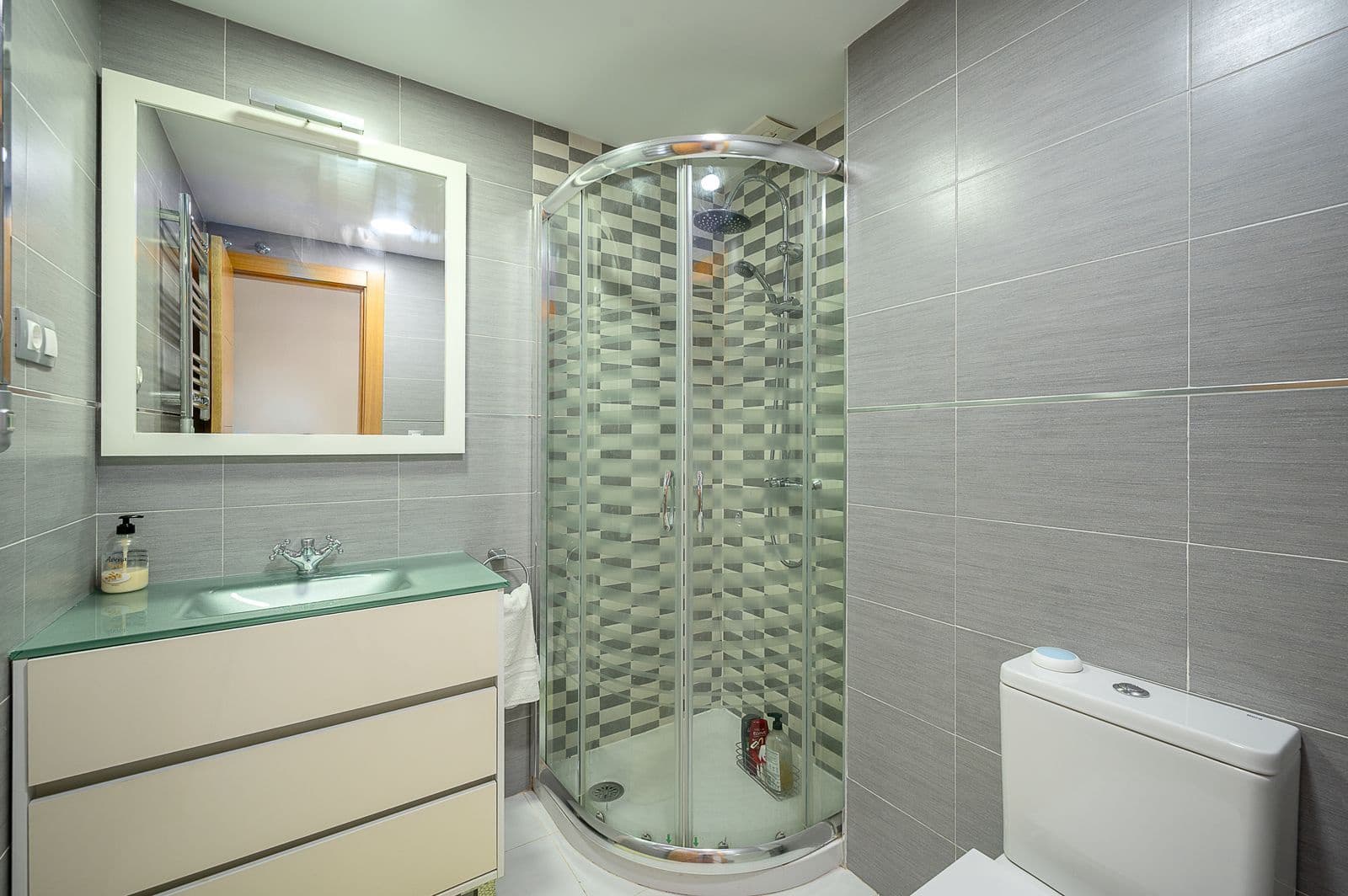 2 soveværelse Lejlighed til salg i Malaga by med swimmingpool - € 359.000 (Ref: 9557359)