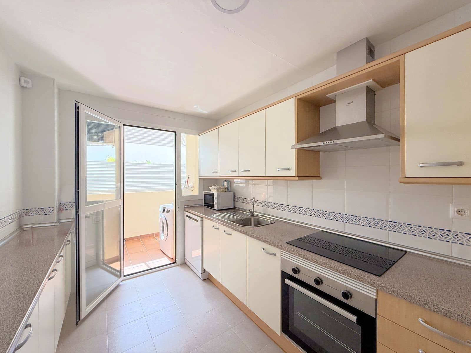 2 chambre Appartement à vendre à La Duquesa / Puerto de la Duquesa avec piscine garage - 245 000 € (Ref: 9557360)