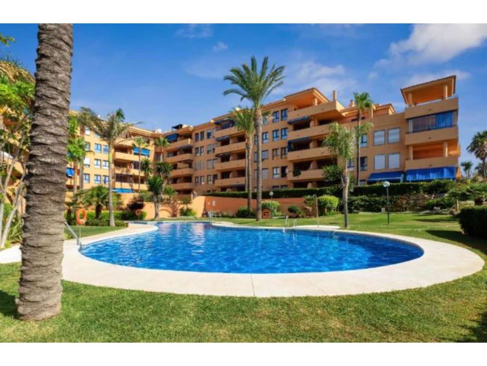 2 chambre Appartement à vendre à La Duquesa / Puerto de la Duquesa avec piscine - 275 000 € (Ref: 9575080)