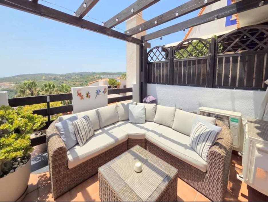 3 slaapkamer Penthouse te koop in La Duquesa / Puerto de la Duquesa met zwembad garage - € 295.000 (Ref: 9576836)