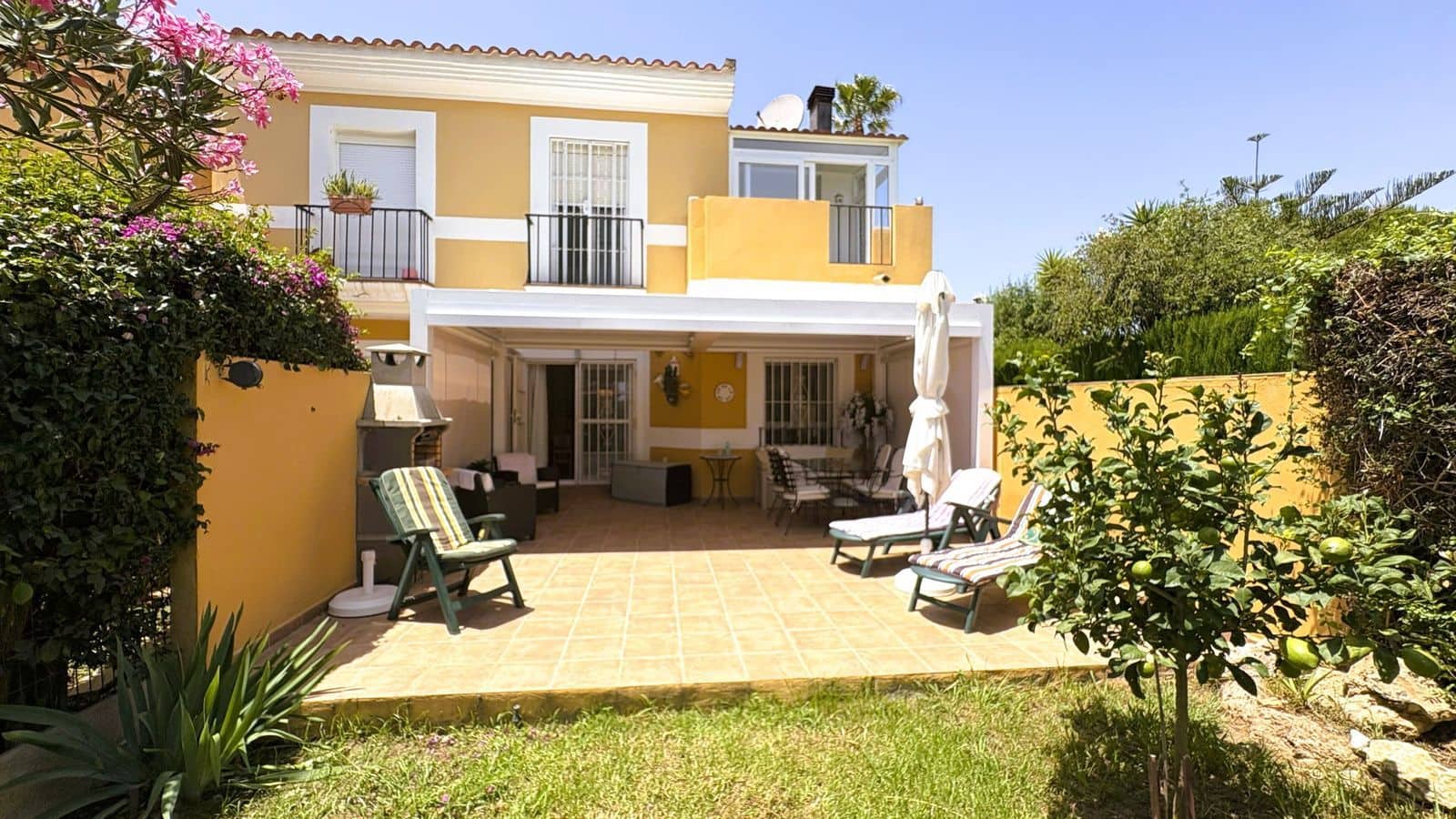 3 sovrum Hus till salu i La Duquesa / Puerto de la Duquesa med pool - 385 000 € (Ref: 9584567)