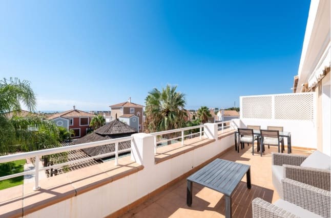 2 sovrum Takvåning till salu i Estepona med pool - 419 000 € (Ref: 9584618)
