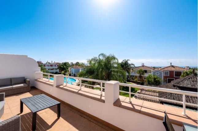 2 sovrum Takvåning till salu i Estepona med pool - 419 000 € (Ref: 9584618)