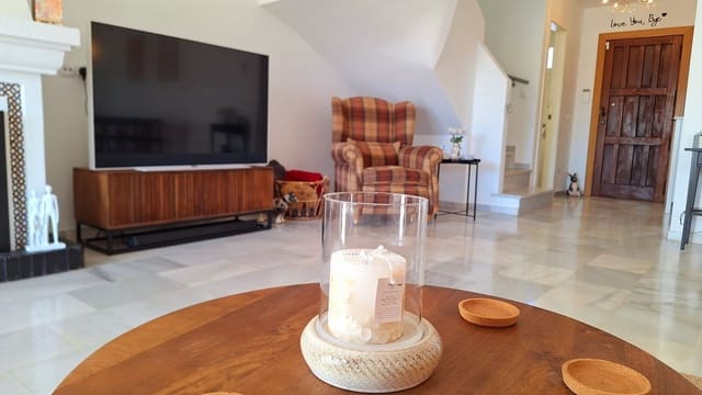 3 sovrum Hus till salu i La Duquesa / Puerto de la Duquesa, Manilva med pool - 425 000 € (Ref: 9584641)