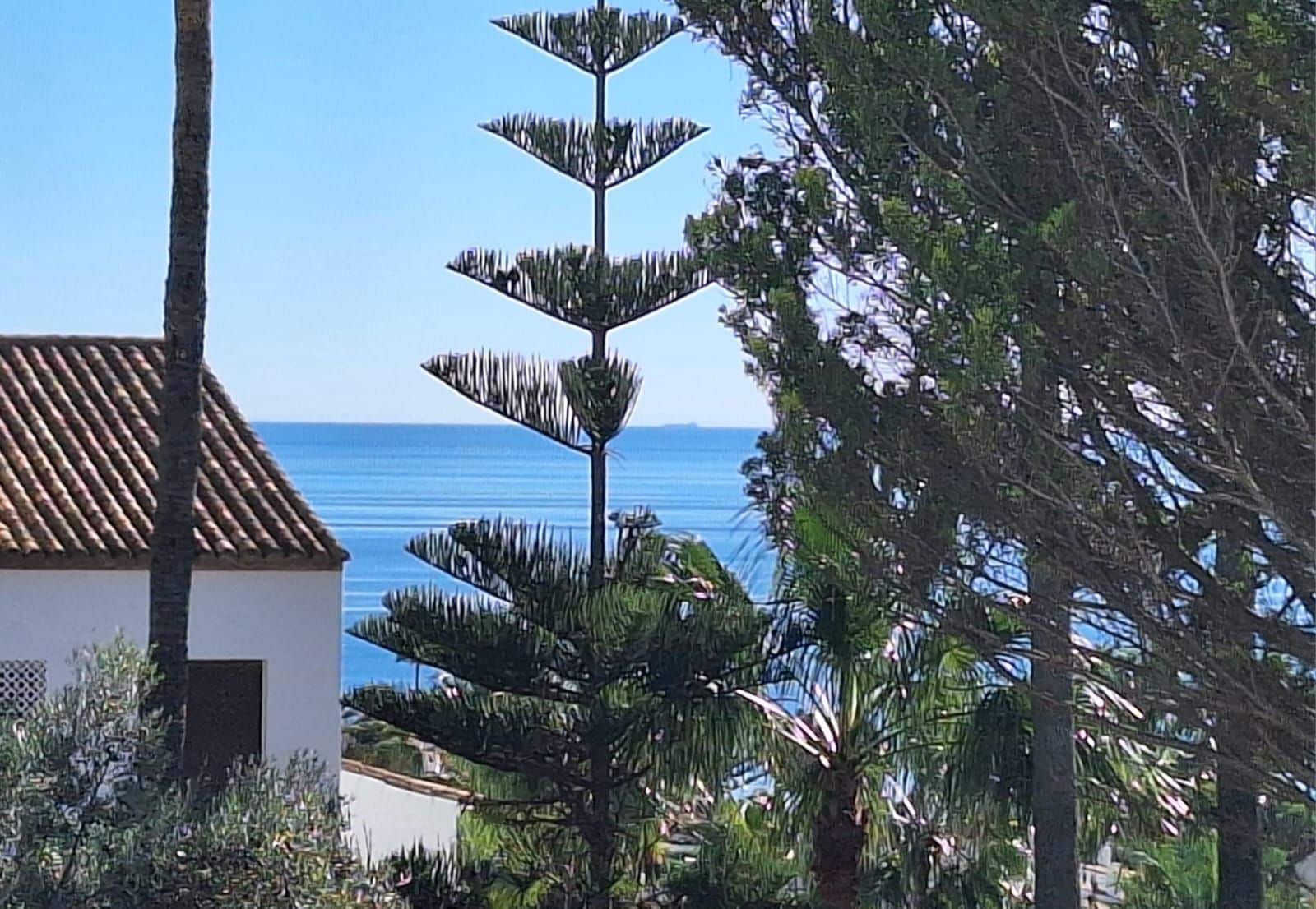 3 sovrum Hus till salu i La Duquesa / Puerto de la Duquesa med pool - 425 000 € (Ref: 9584641)