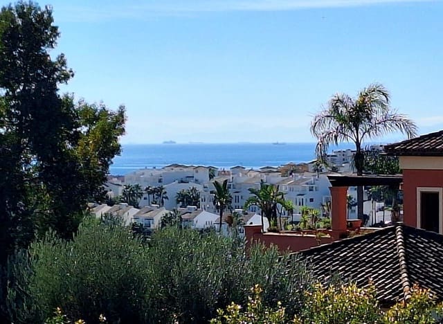 3 sovrum Hus till salu i La Duquesa / Puerto de la Duquesa, Manilva med pool - 425 000 € (Ref: 9584641)