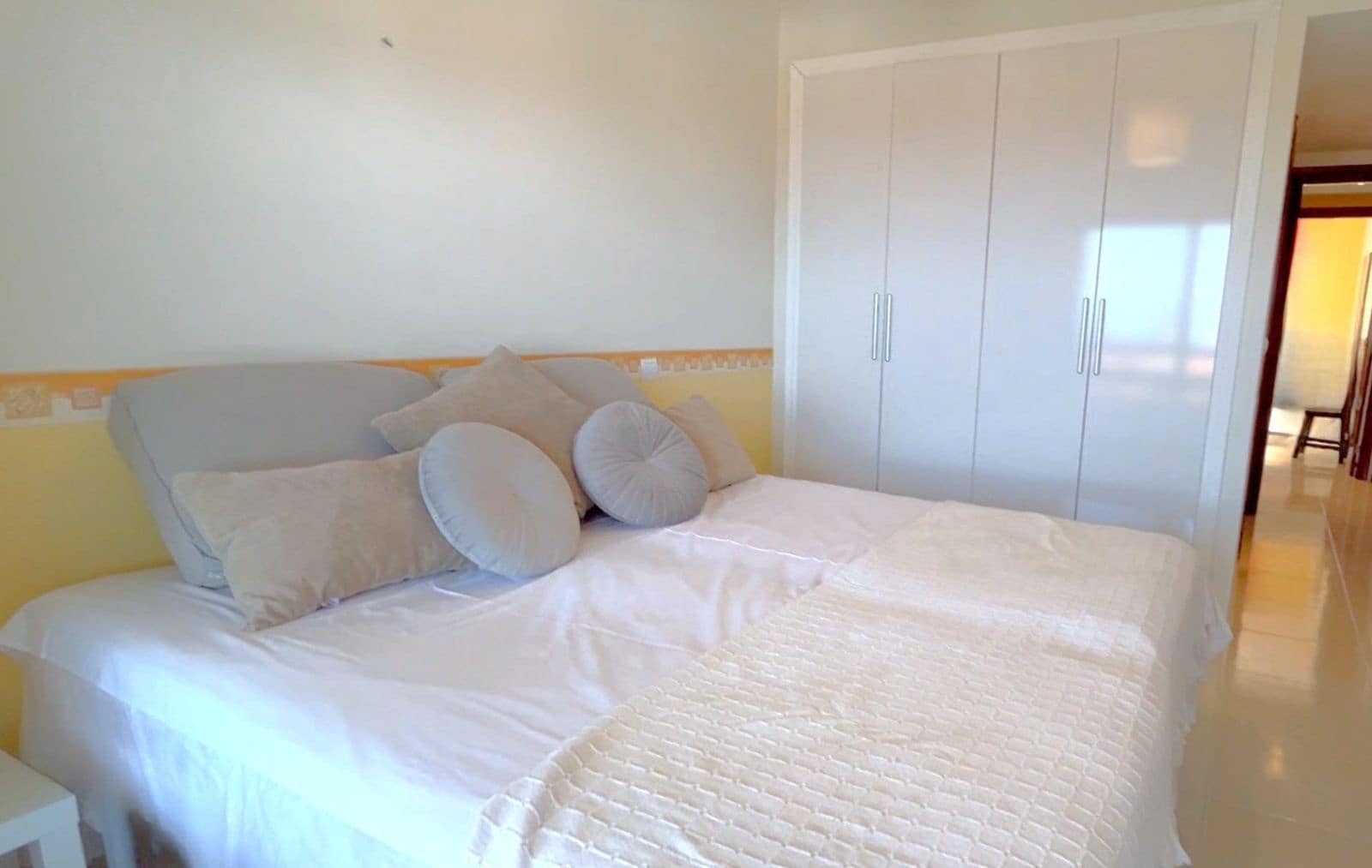 2 slaapkamer Appartement te koop in Manilva met zwembad - € 286.000 (Ref: 9588115)