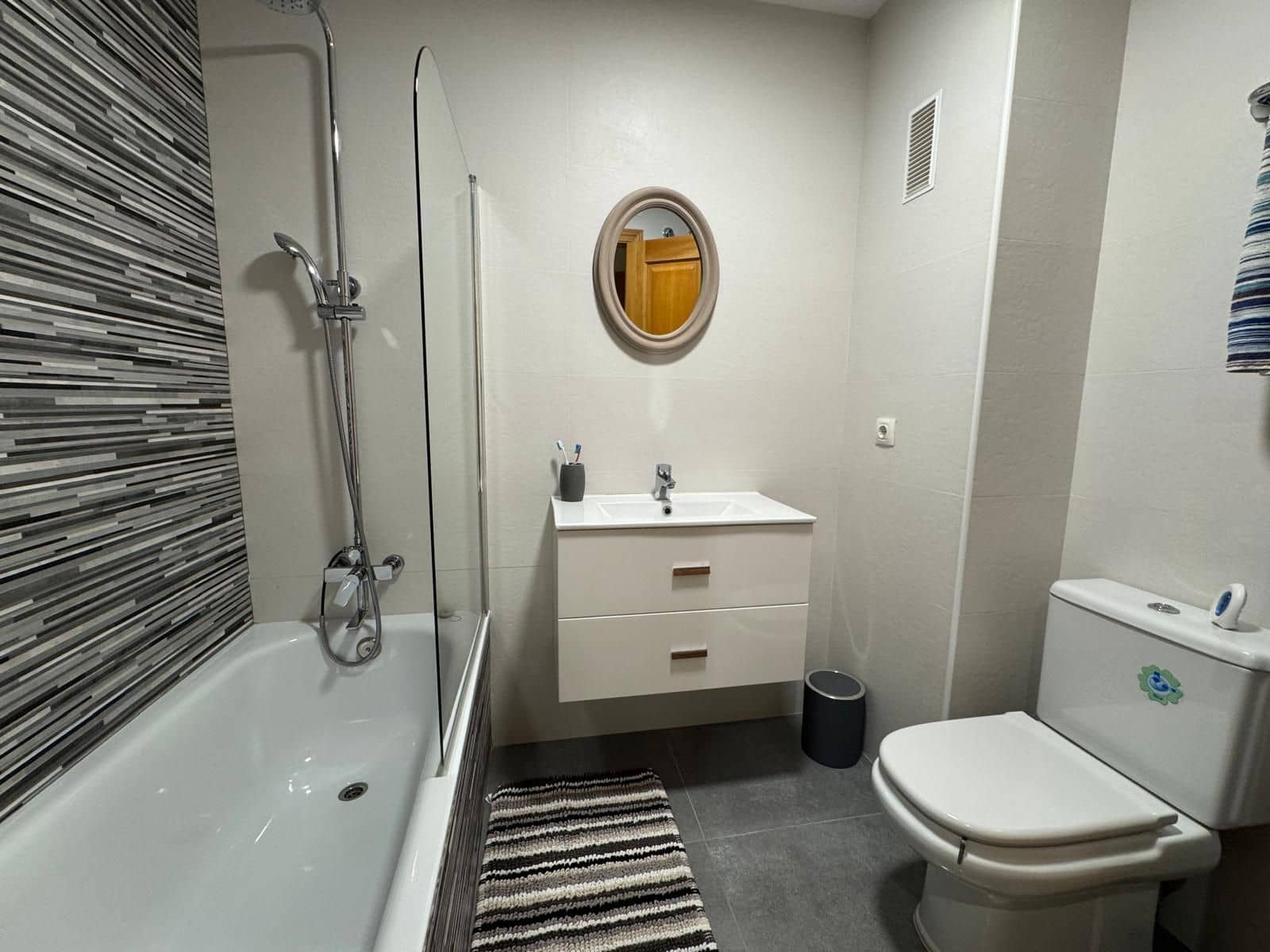 3 slaapkamer Penthouse te koop in Manilva met zwembad - € 365.000 (Ref: 9588152)