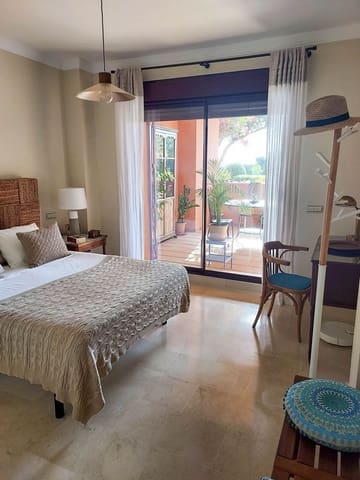 2 sovrum Lägenhet till salu i La Duquesa / Puerto de la Duquesa, Manilva med pool garage - 329 000 € (Ref: 9596802)