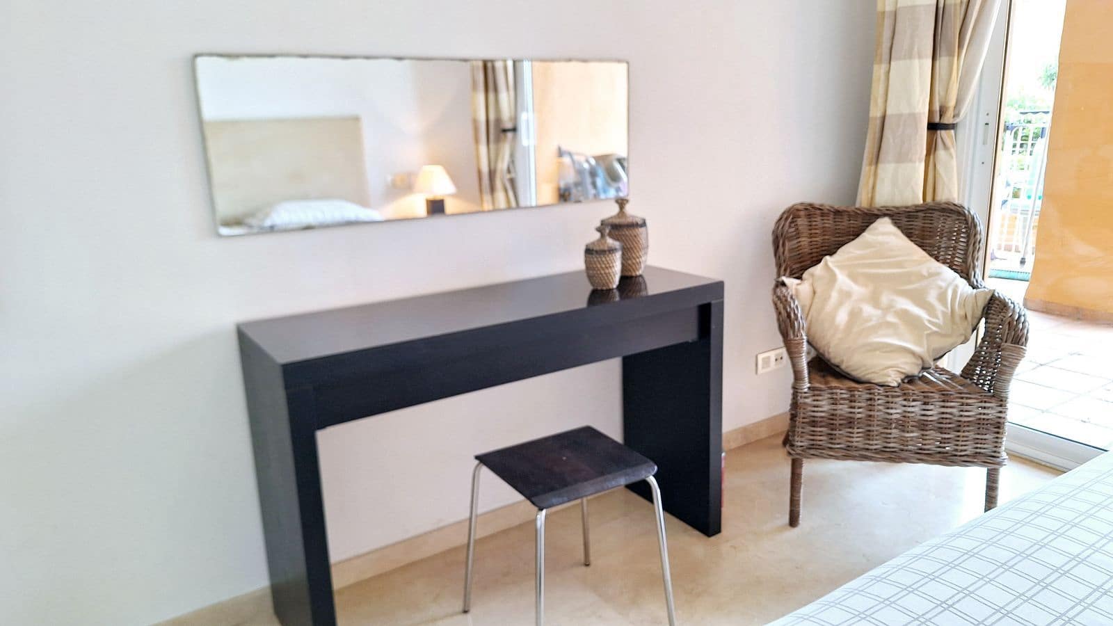 2 makuuhuone Huoneisto myytävänä paikassa La Duquesa / Puerto de la Duquesa mukana uima-altaan - 484 000 € (Ref: 9599934)