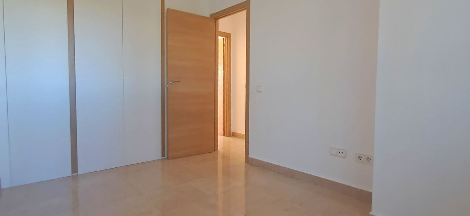 2 sovrum Lägenhet till salu i La Duquesa / Puerto de la Duquesa med pool - 210 000 € (Ref: 9601377)