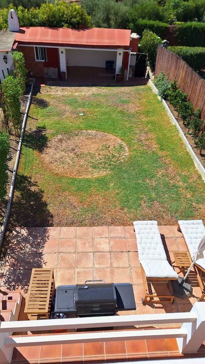 3 sypialnia Dom na sprzedaż w La Duquesa / Puerto de la Duquesa z basenem - 425 000 € (Ref: 9601401)