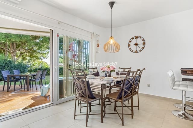 3 soveværelse Byhus til salg i Calahonda, Mijas med swimmingpool - € 495.000 (Ref: 9601441)