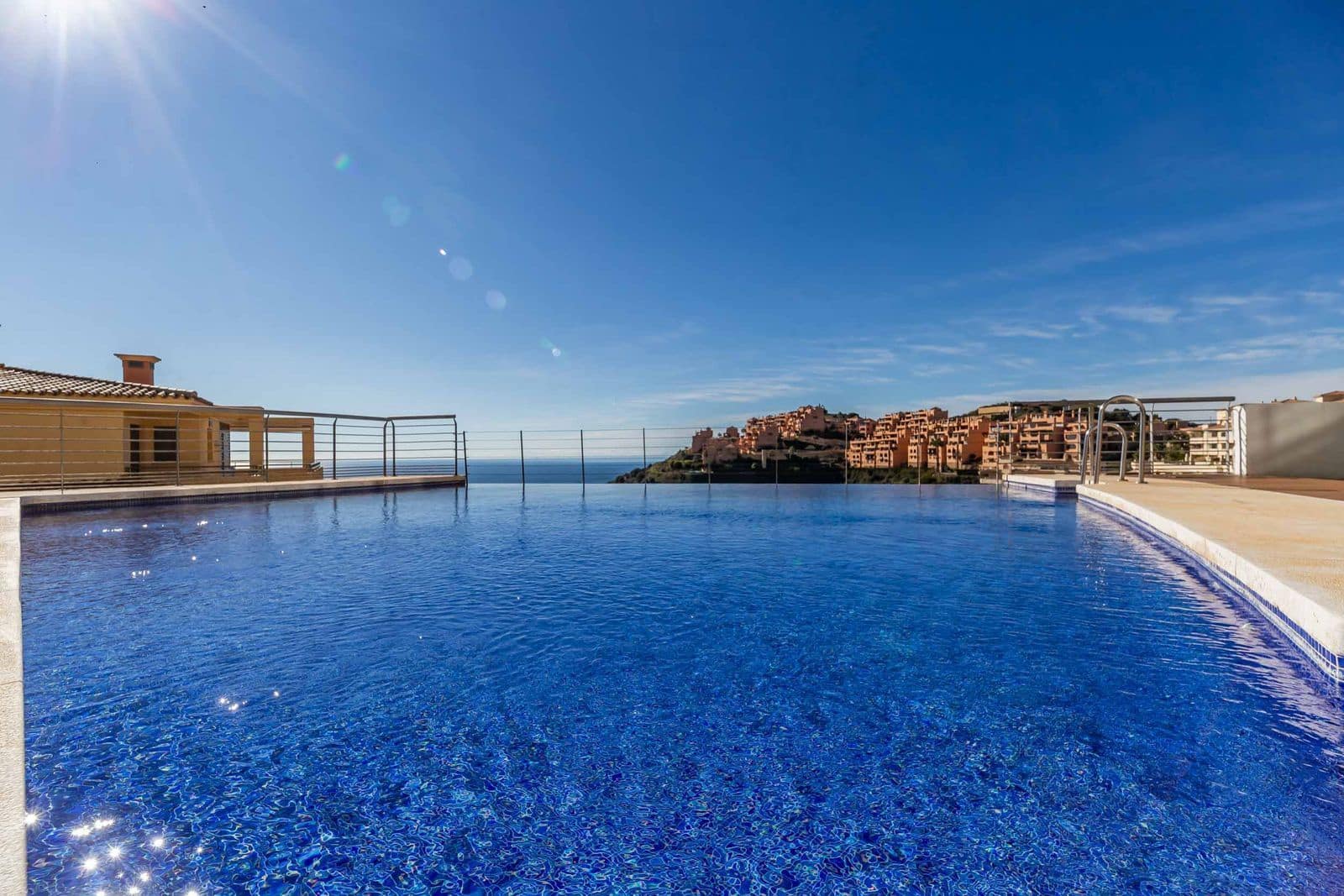 2 sovrum Lägenhet till salu i Calahonda med pool - 419 000 € (Ref: 9601480)