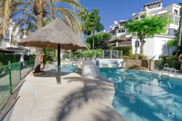 2 soveværelse Lejlighed til salg i Elviria, Marbella med swimmingpool garage - € 470.000 (Ref: 9602907)