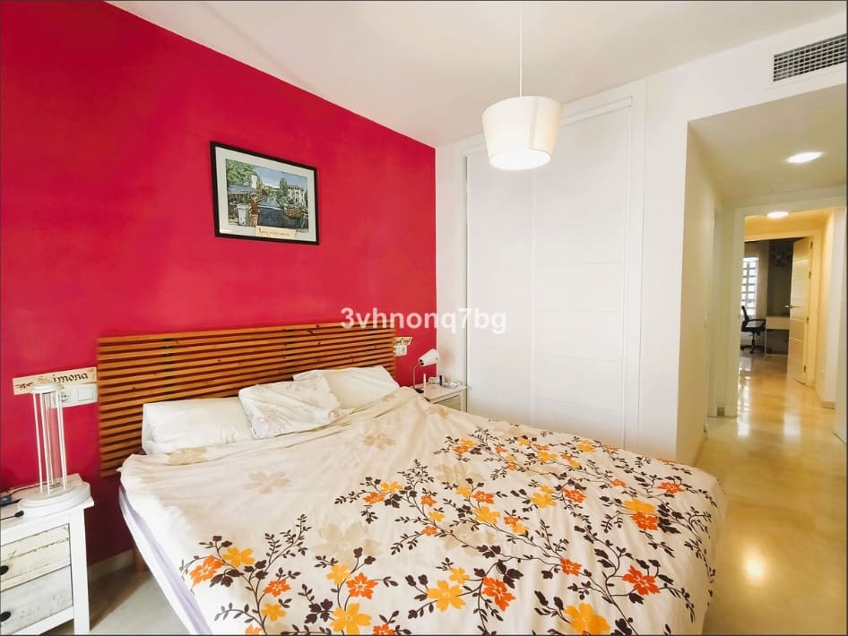 2 makuuhuone Huoneisto myytävänä paikassa La Duquesa / Puerto de la Duquesa mukana uima-altaan 
autotalli - 315 000 € (Ref: 9603167)